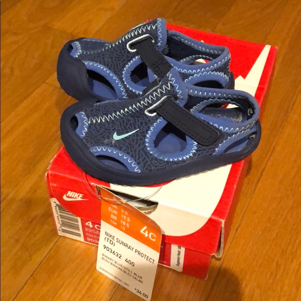 Nike water shoes